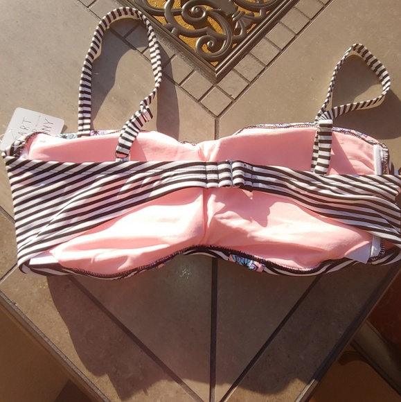 Lovely NWT Plus size bikini top!! 💋 ❤ 🏊 - Picture 2 of 3